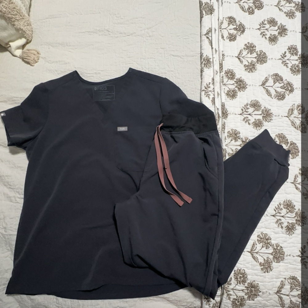 Figs scrubs size small top and bottom charcoal gray color